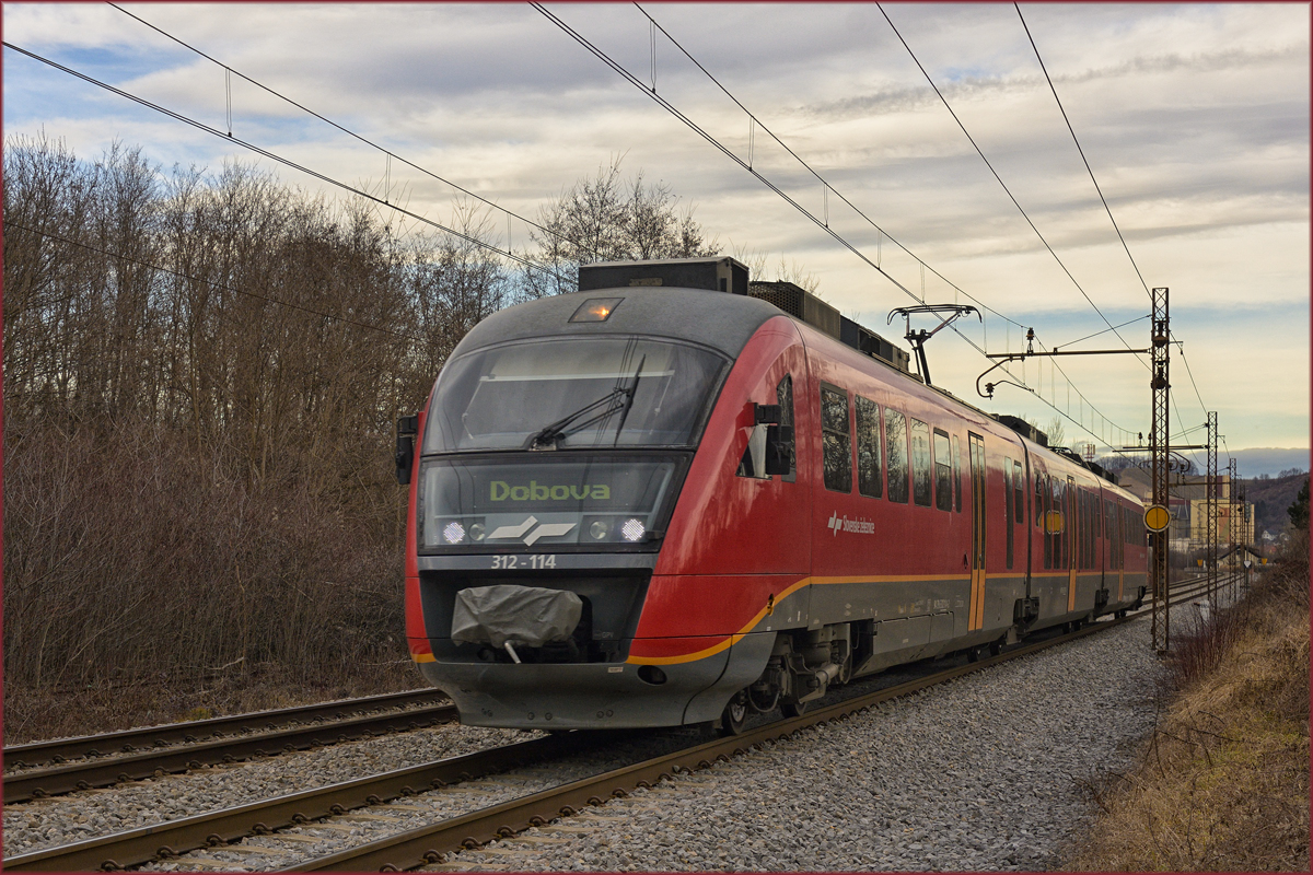 SŽ 312-114 fährt durch Maribor-Tabor Richtung Dobova. /31.1.2020