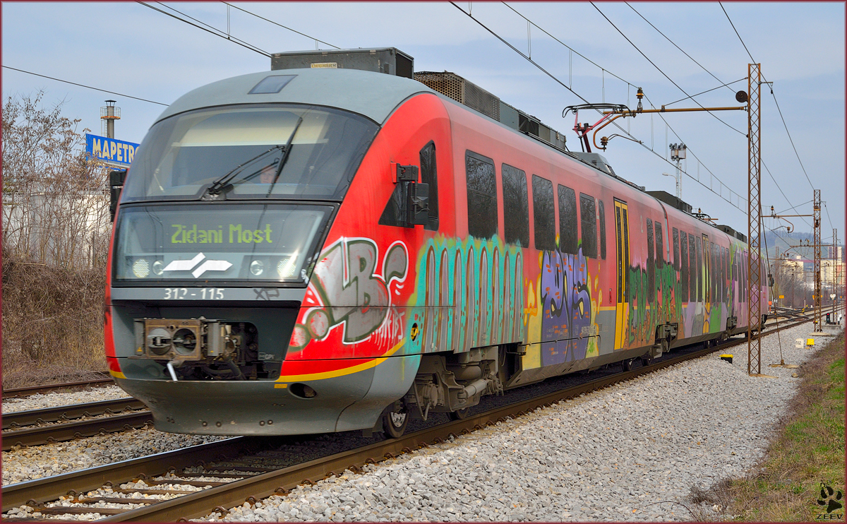 SŽ 312-115 fährt durch Maribor-Tabor Richtung Zidani Most. /10.3.2014
