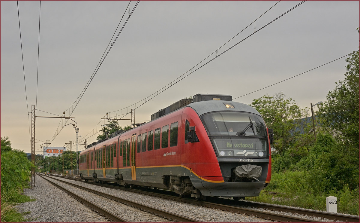 SŽ 312-116 fährt durch Maribor-Tabor Richtung Maribor HBF. /16.6.2020