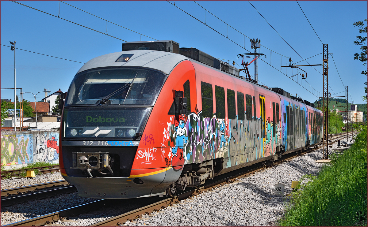 SŽ 312-116 fährt durch Maribor-Tabor Richtung Dobova. /7.5.2015