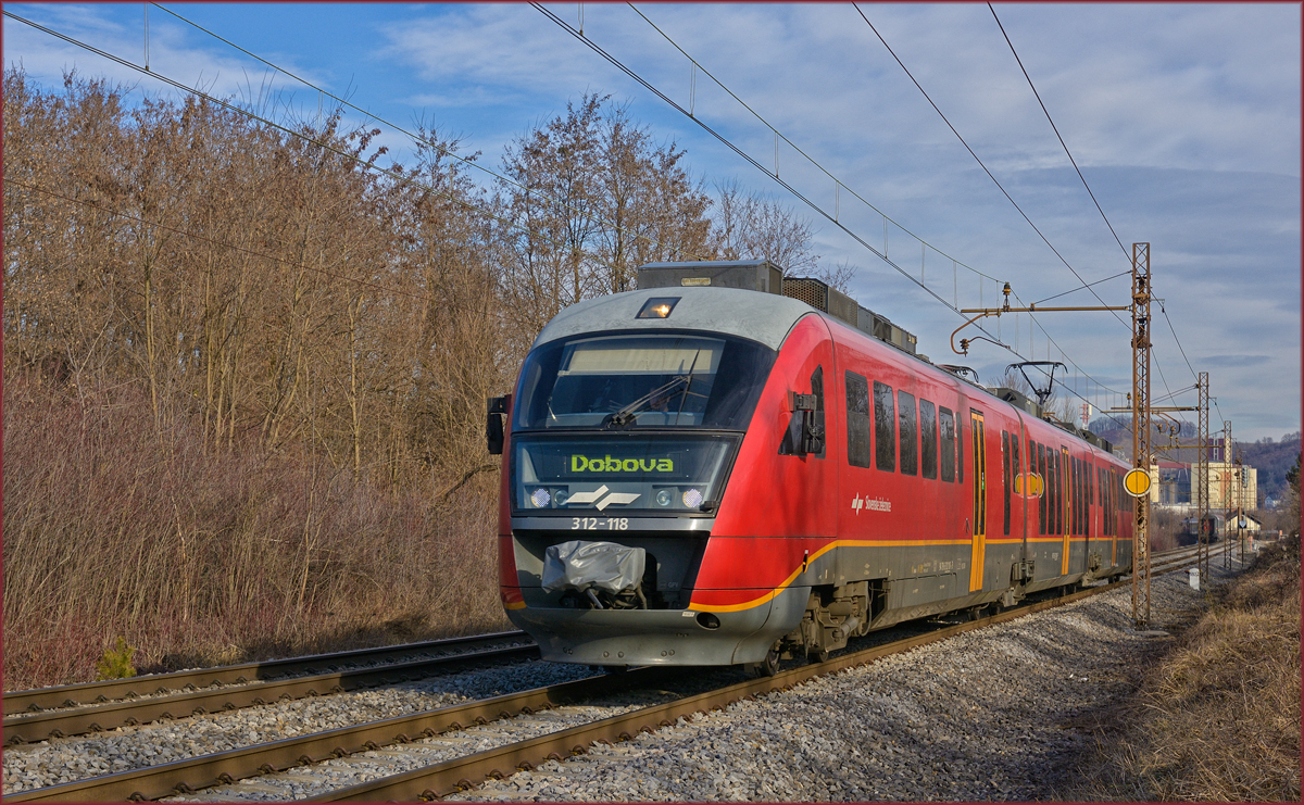 SŽ 312-118 fährt durch Maribor-Tabor Richtung Dobova. /26.1.2021