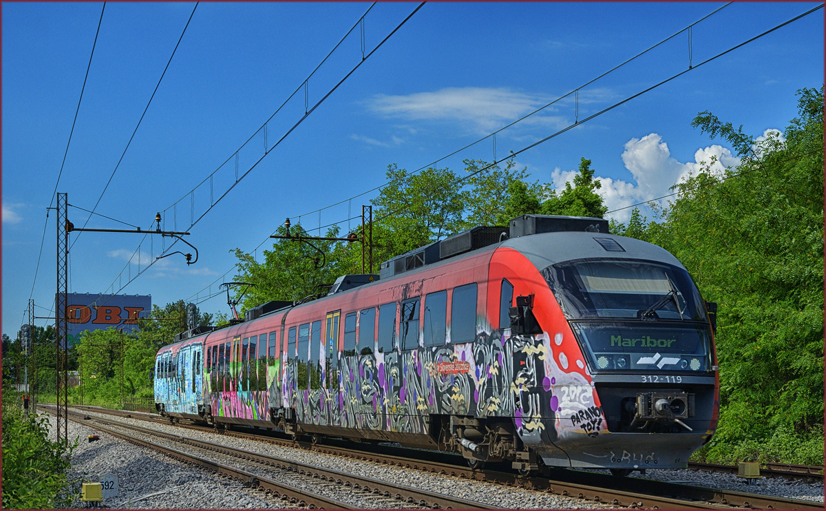 SŽ 312-119 fährt durch Maribor-Tabor Richtung Maribor HBF. /23.5.2017