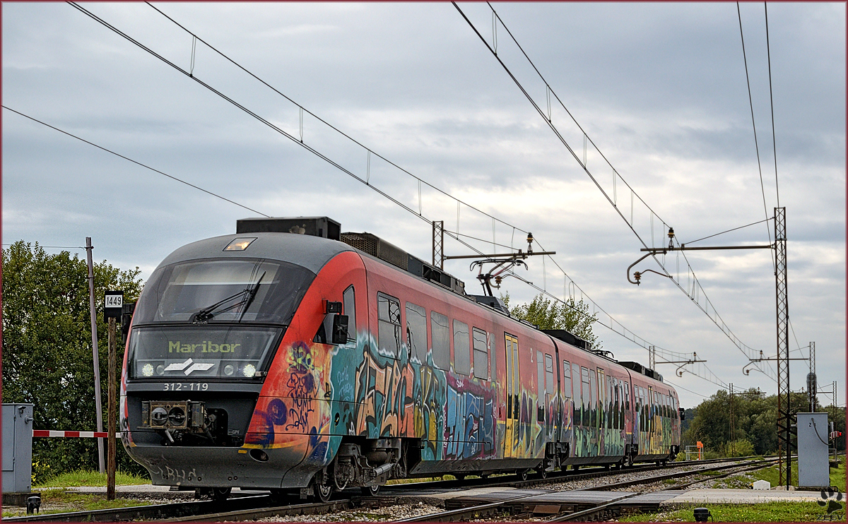 SŽ 312-119 fährt durch Pragersko Richtung Maribor. /20.9.2016