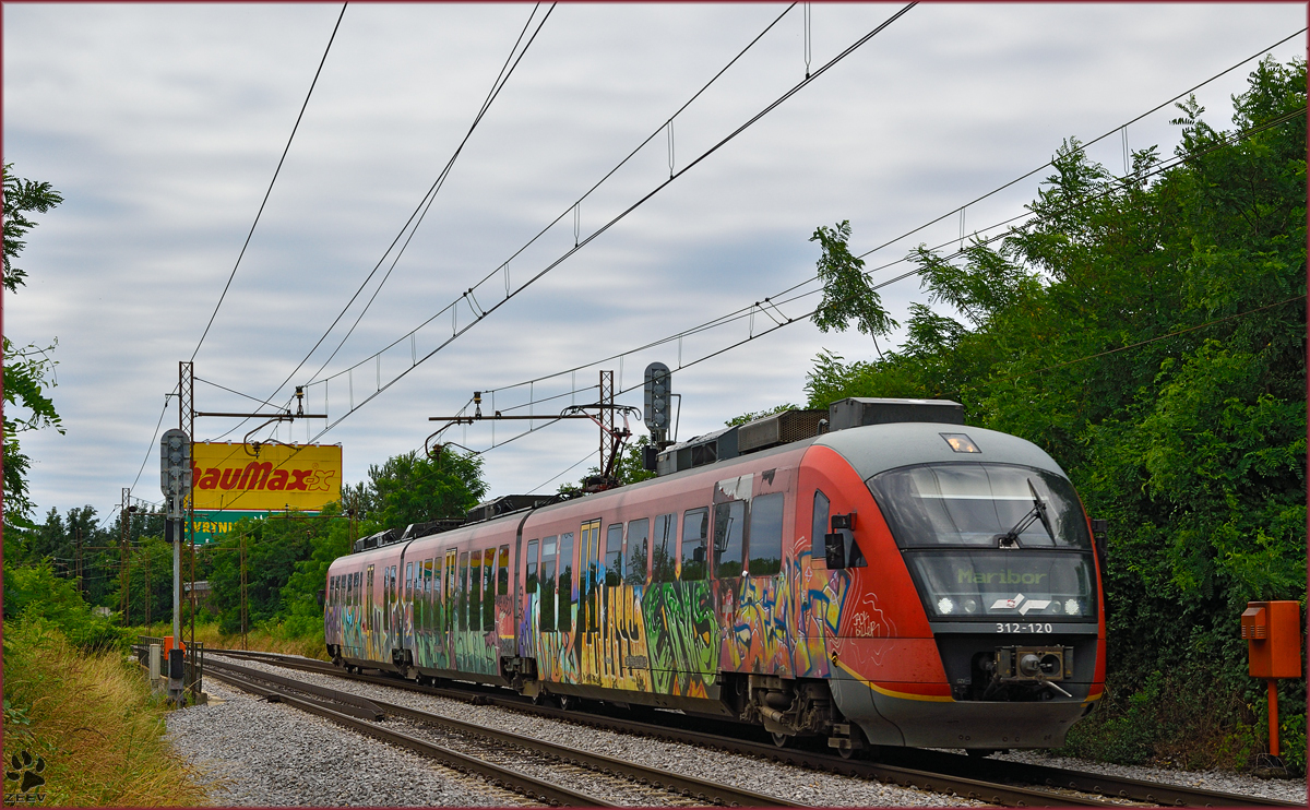 SŽ 312-120 fährt durch Maribor-Tabor Richtung Maribor HBF. /9.7.2015
