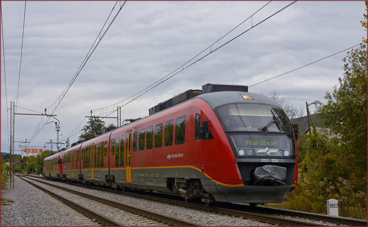 SŽ 312-124 fährt durch Maribor-Tabor Richtung Maribor HBF. /12.10.2020