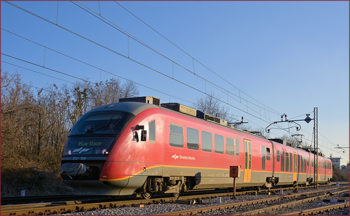 SŽ 312-124 fährt durch Maribor-Tabor Richtung Maribor HBF. /1.3.2021