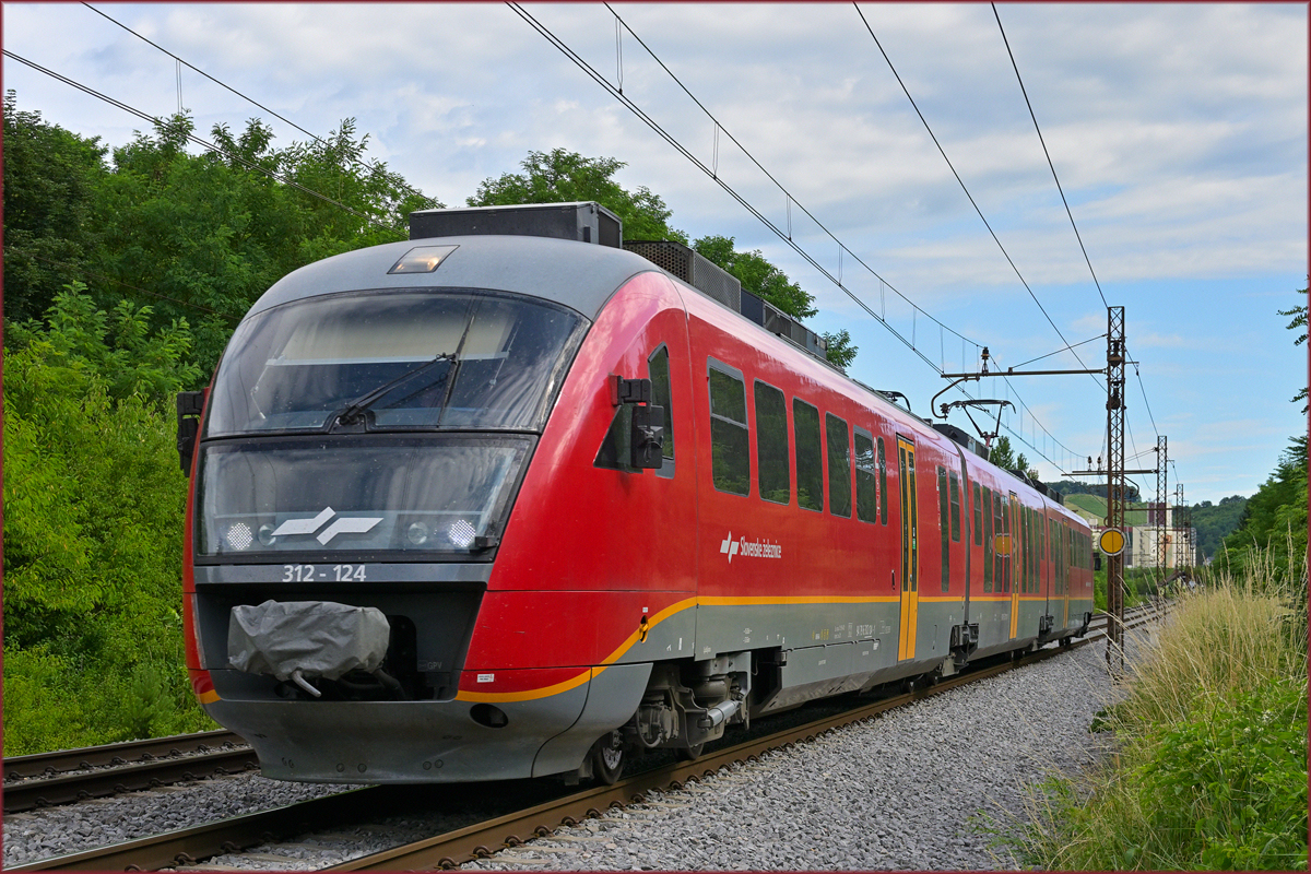 SŽ 312-124 fährt durch Maribor-Tabor Richtung Süden. /1.7.2021