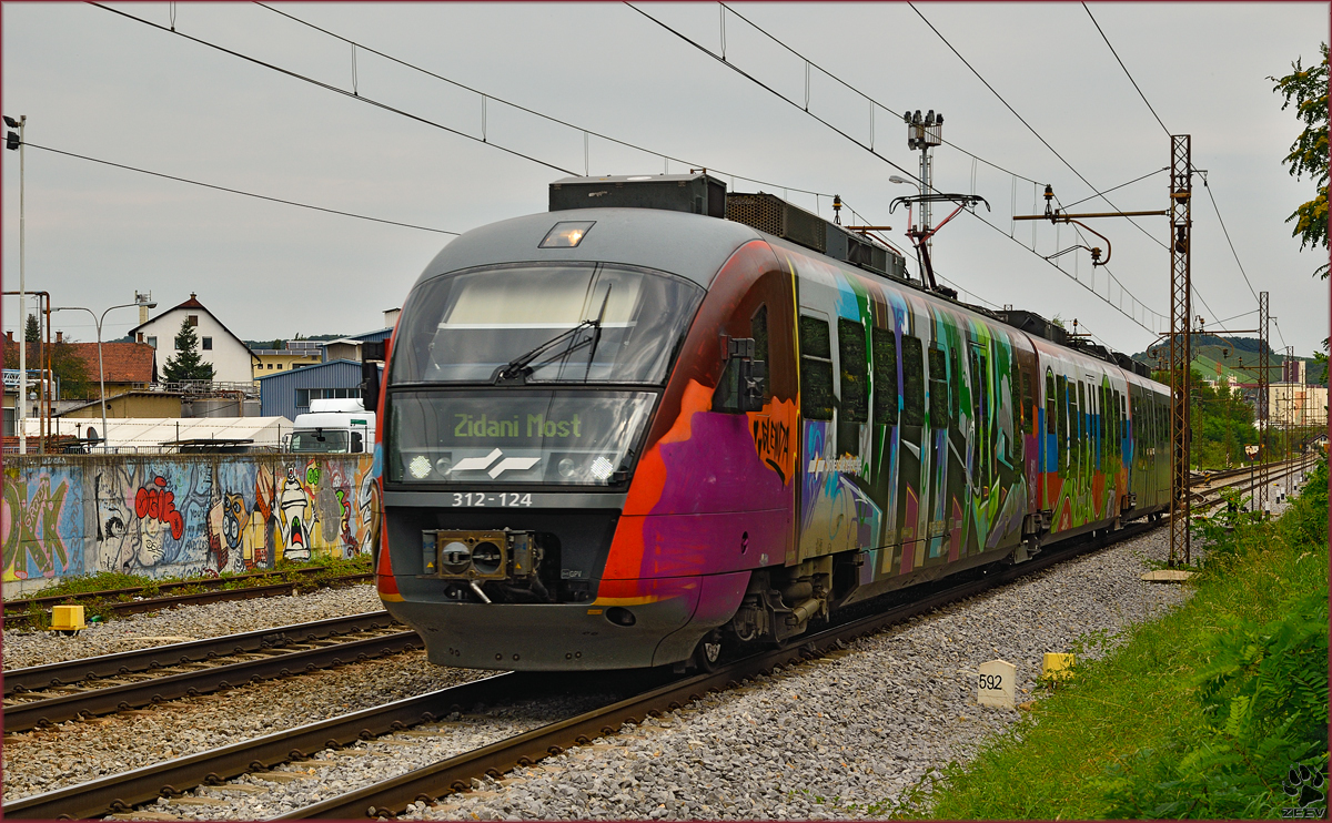 SŽ 312-124 fährt durch Maribor-Tabor Richtung Zidani Most. /3.9.2014