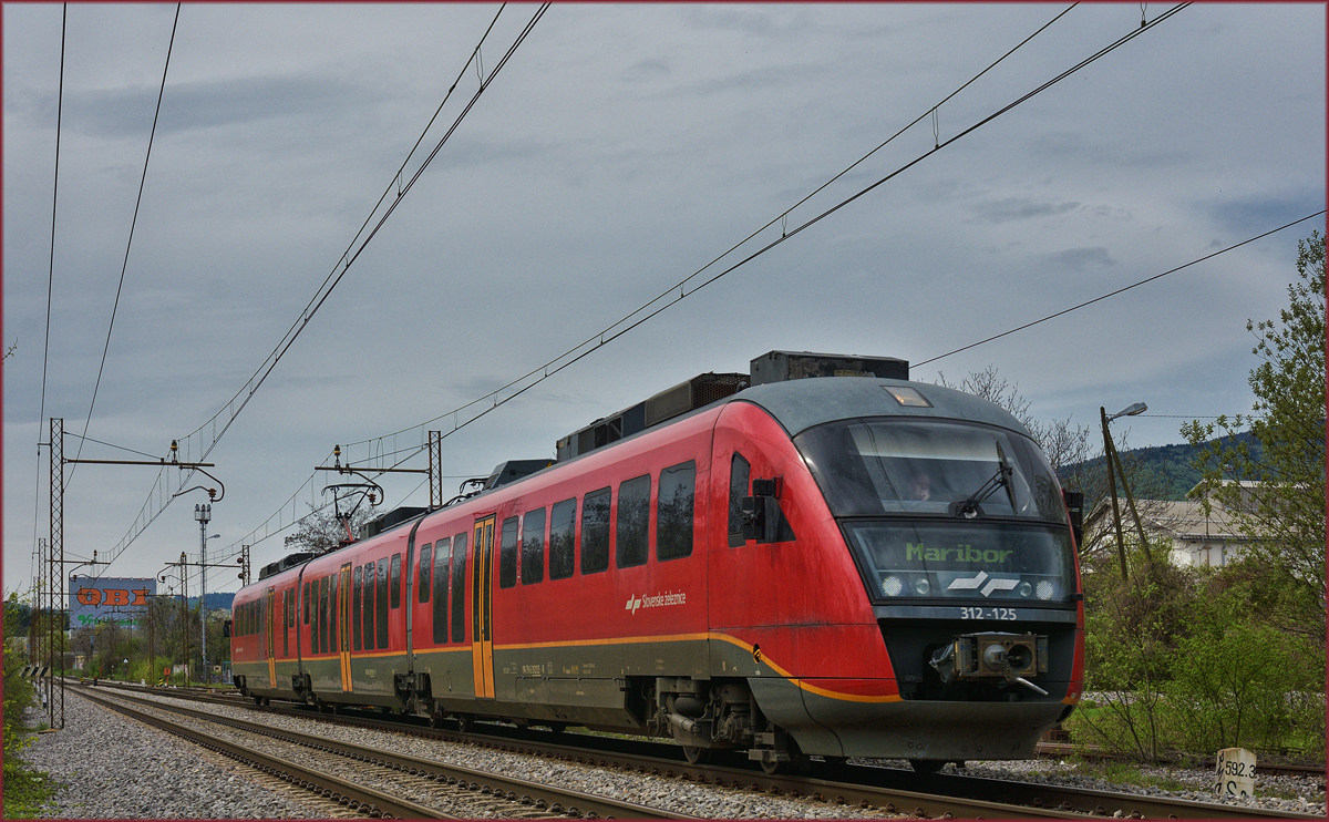 SŽ 312-125 fährt durch Maribor-Tabor Richtung Maribor HBF. /17.4.2018