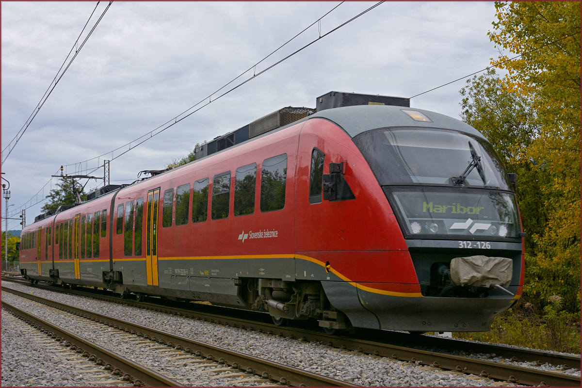 SŽ 312-126 fährt durch Maribor-Tabor Richtung Maribor HBF. /12.10.2020