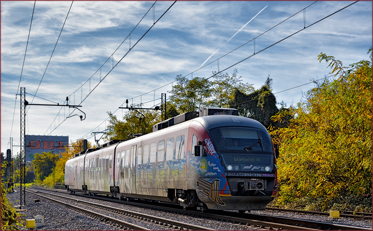 SŽ 312-126 fährt durch Maribor-Tabor Richtung Spielfeld. /26.10.2016
