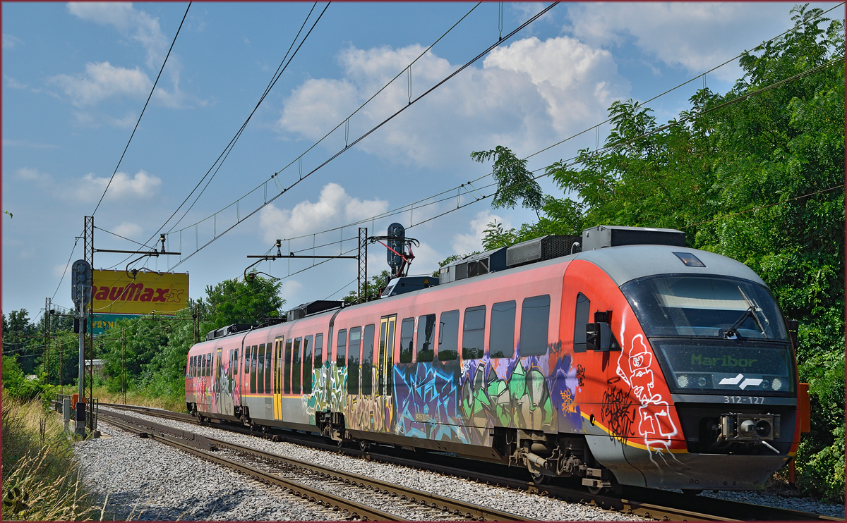 SŽ 312-127 fährt durch Maribor-Tabor Richtung Maribor HBF. /15.7.2015