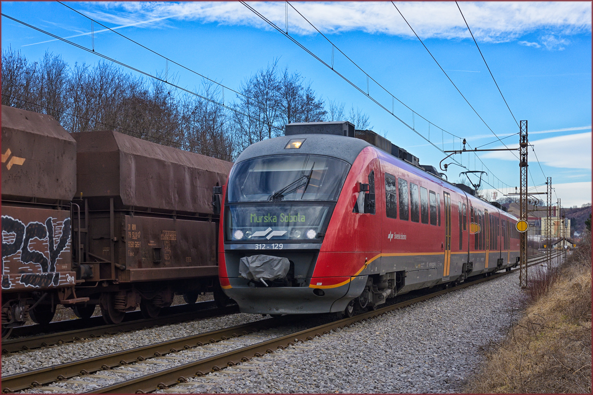 SŽ 312-129 fährt durch Maribor-Tabor Richtung Murska Sobota. /10.2.2020