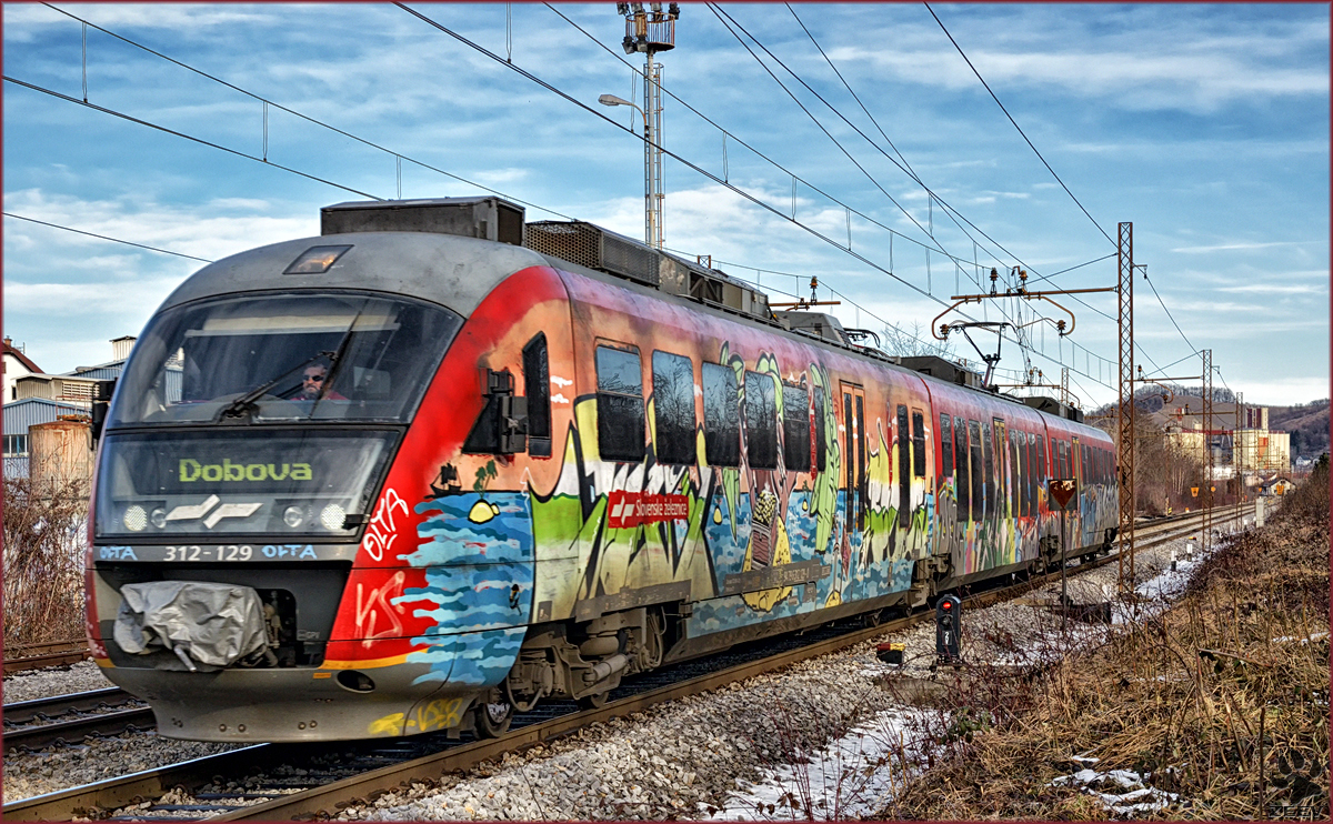 SŽ 312-129 fährt durch Maribor-Tabor Richtung Ljubljana. /3.2.2017