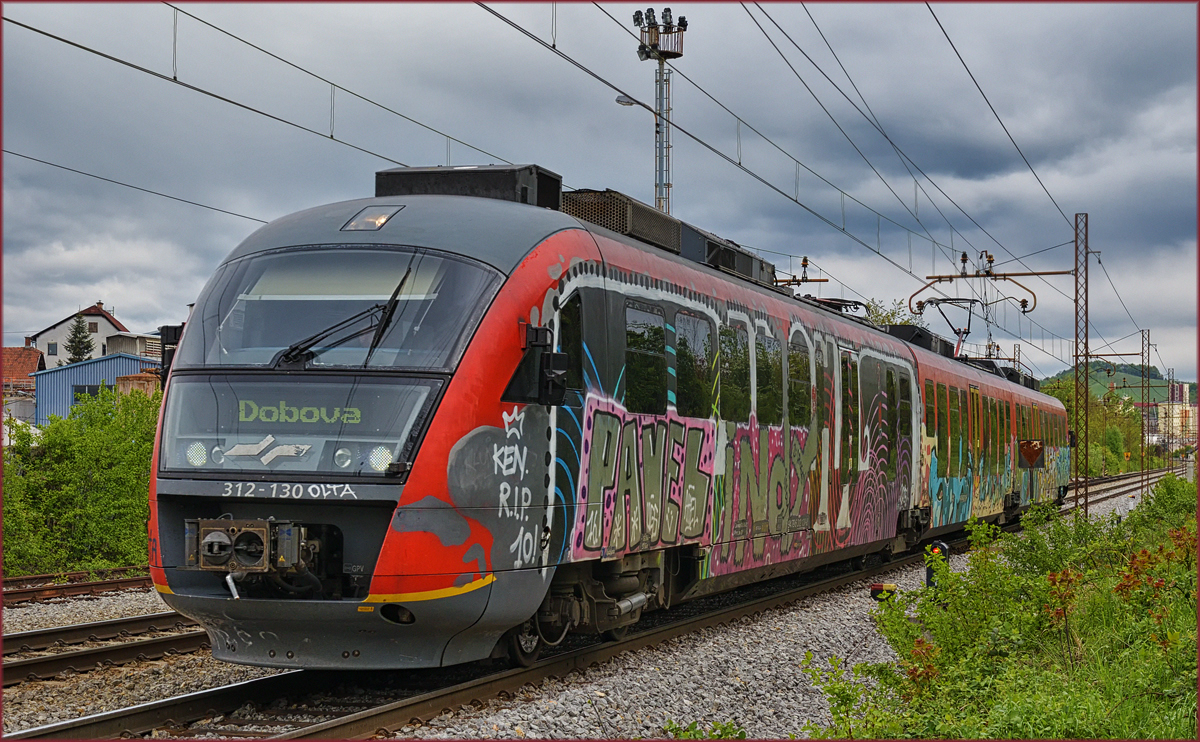 SŽ 312-130 fährt durch Maribor-Tabor Richtung Dobova. /19.4.2017