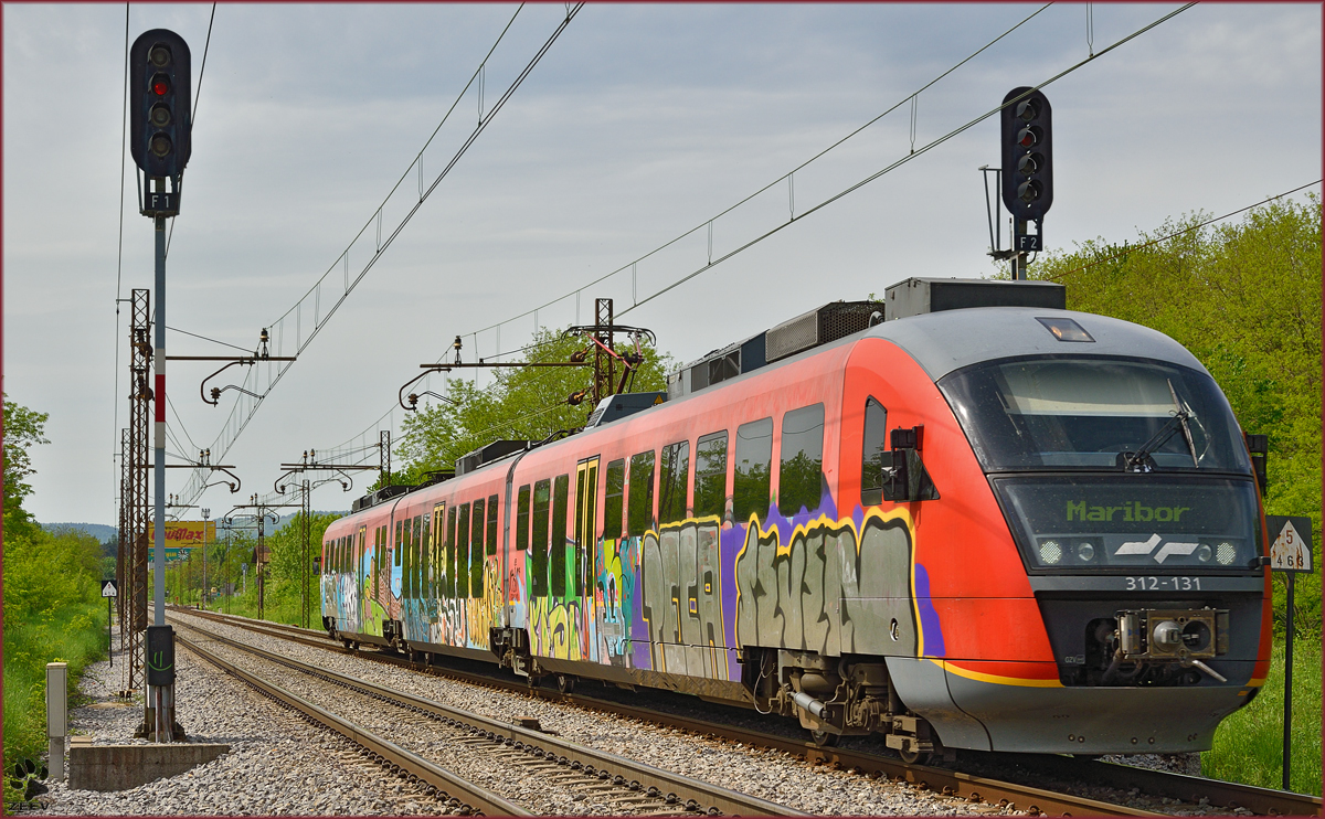 SŽ 312-131 fährt durch Maribor-Tabor Richtung Maribor HBF. /5.5.2015