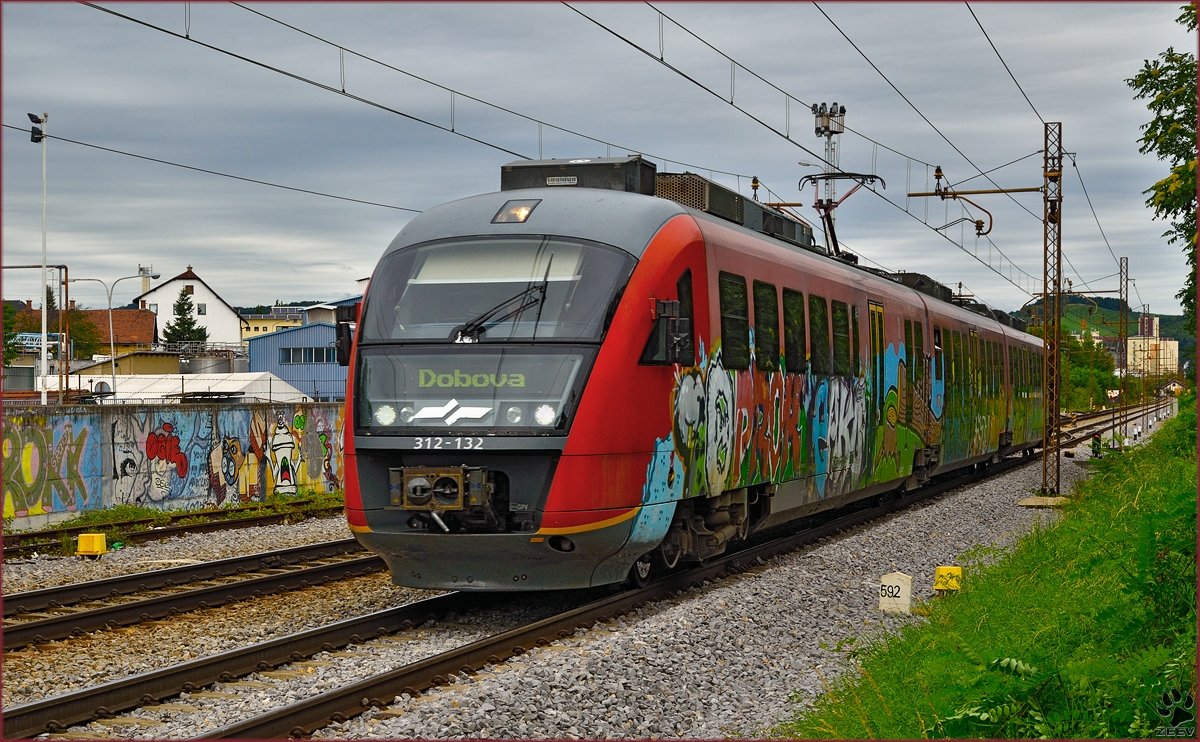 SŽ 312-132 fährt durch Maribor-Tabor Richtung Dobova. /12.8.2014