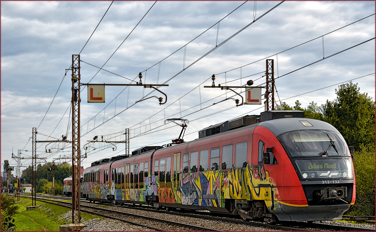 SŽ 312-132 fährt durch Pragersko Richtung Zidani Most. /20.9.2016