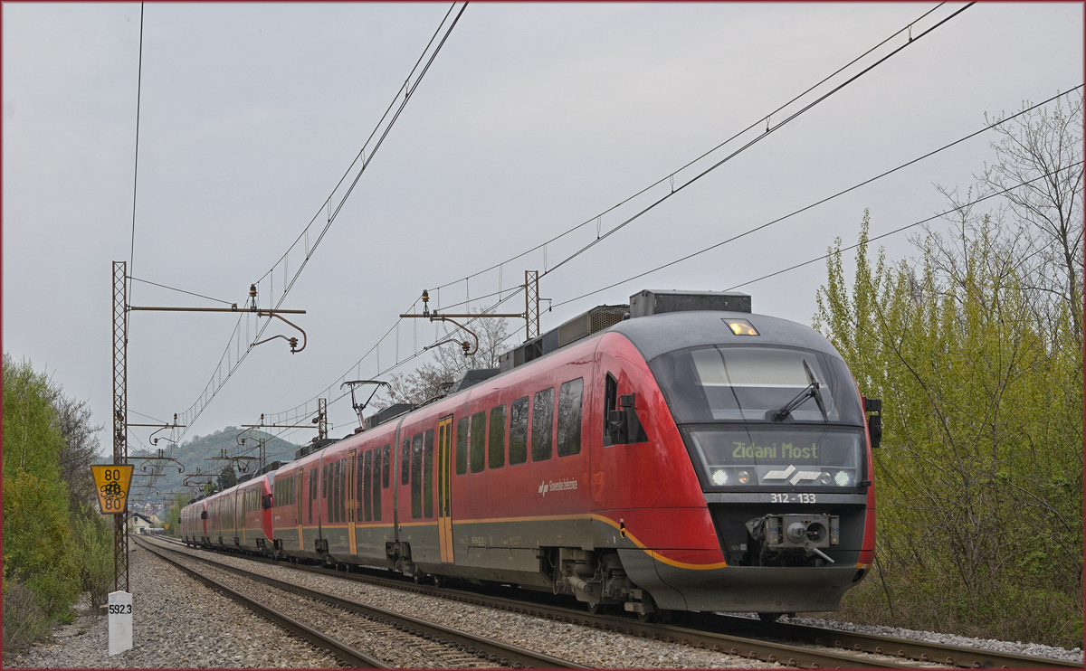 SŽ 312-133 fährt durch Maribor-Tabor Richtung Zidani Most. /13.4.2019