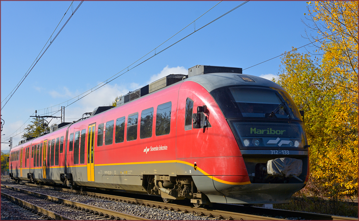 SŽ 312-133 fährt durch Maribor-Tabor Richtung Maribor HBF. /28.10.2020