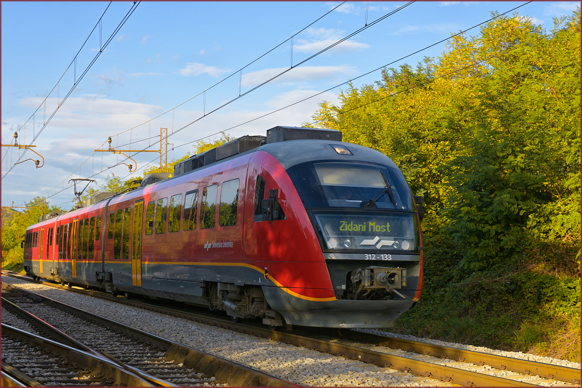 SŽ 312-133 fährt durch Maribor-Tabor Richtung Zidani Most. /29.9.2020
