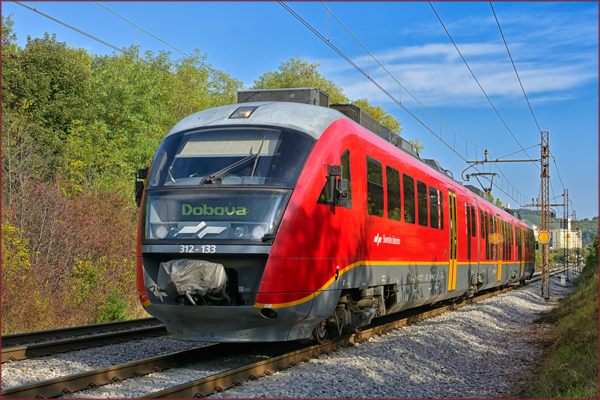 SŽ 312-133 fährt durch Maribor-Tabor Richtung Dobova. /5.10.2021