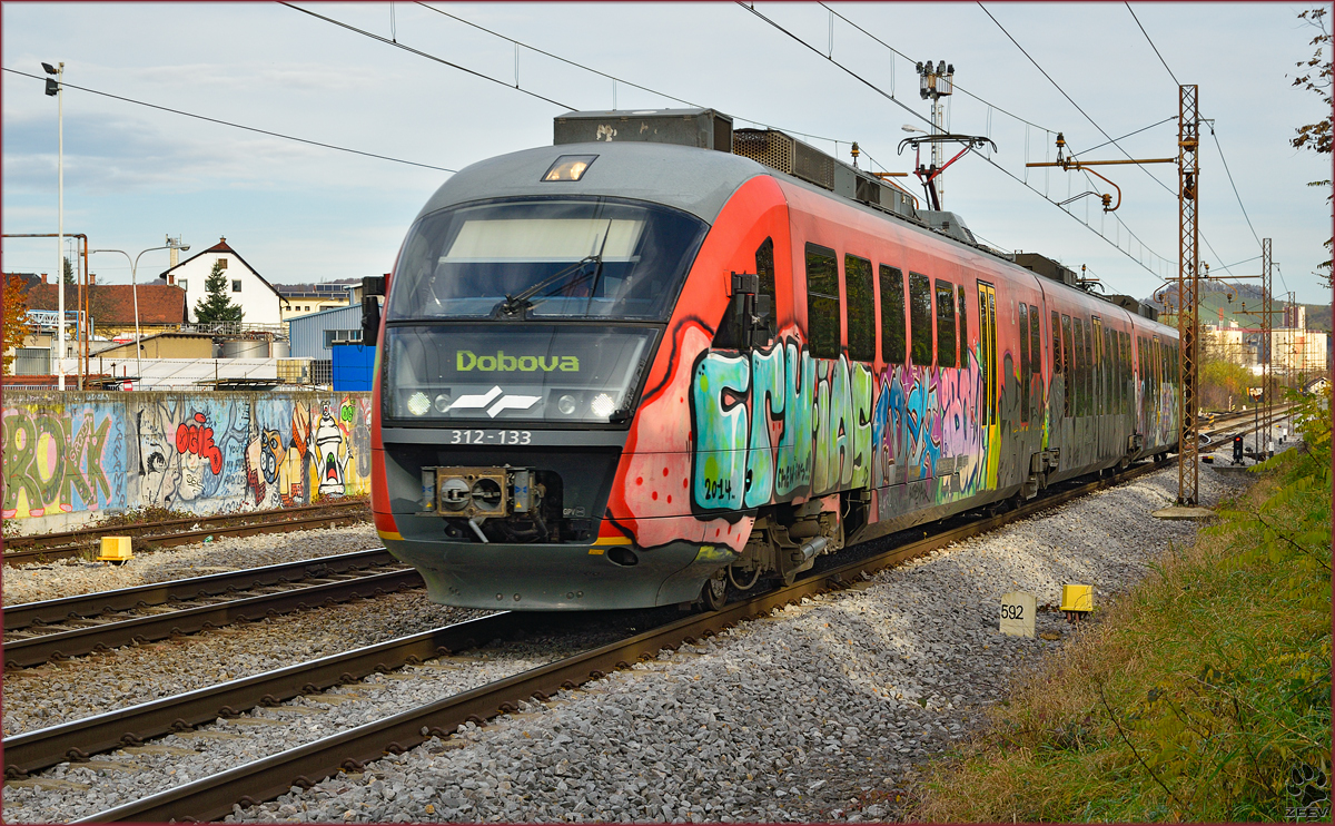 SŽ 312-133 fährt durch Maribor-Tabor Richtung Dobova. /11.11.2014