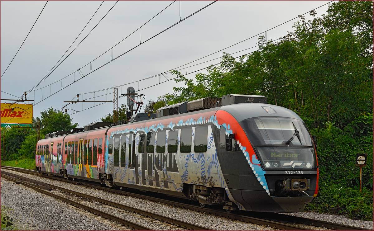 SŽ 312-135 fährt durch Maribor-Tabor Richtung Maribor HBF. /3.9.2014