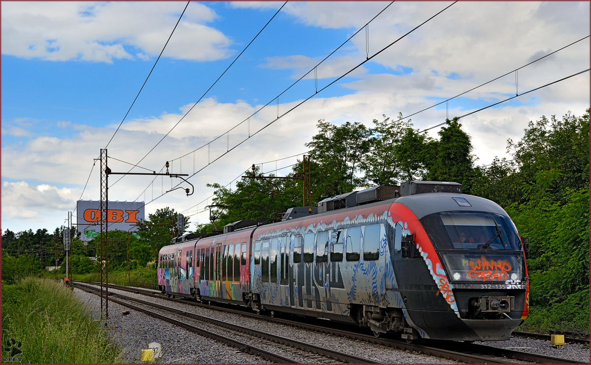 SŽ 312-135 fährt durch Maribor-Tabor Richtung Maribor HBF. /1.6.2016