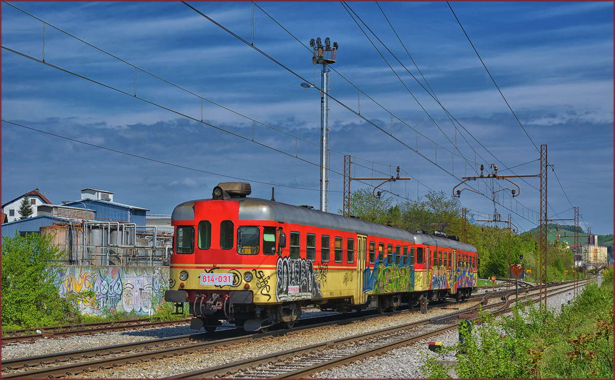 SŽ 314-031 fährt durch Maribor-Tabor Richtung Maribor HBF. /14.4.2017