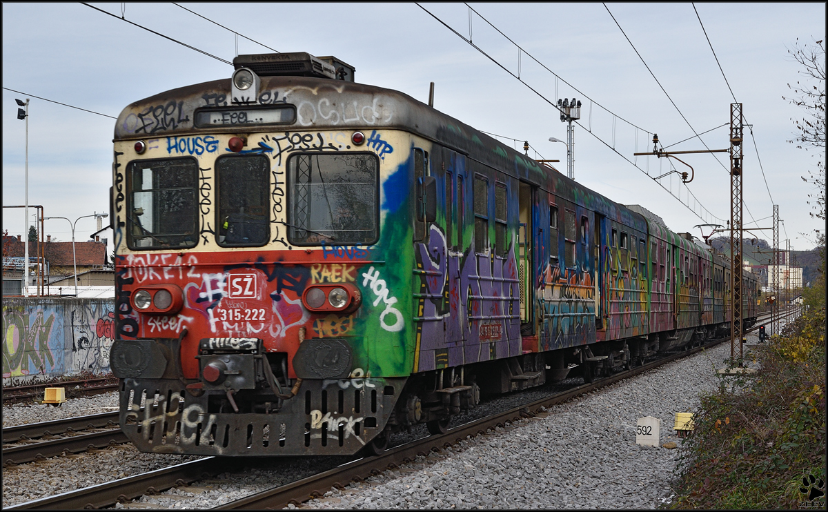 SŽ 315-222 fährt als Migrantenzug leer durch Maribor-Tabor von Šentilj nach Dobova zurück. /10.11.2015