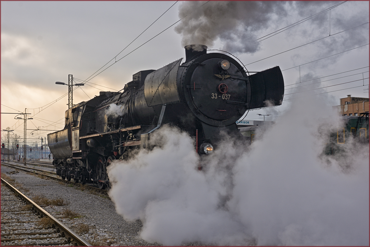 SŽ 33-037 rangiert auf Maribor HBF . /5.12.2019