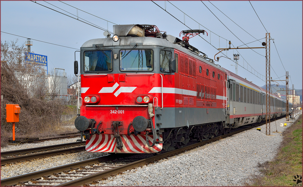 SŽ 342-001 zieht EC151 'Emona' durch Maribor-Tabor Richtung Ljubljana. /10.3.2014