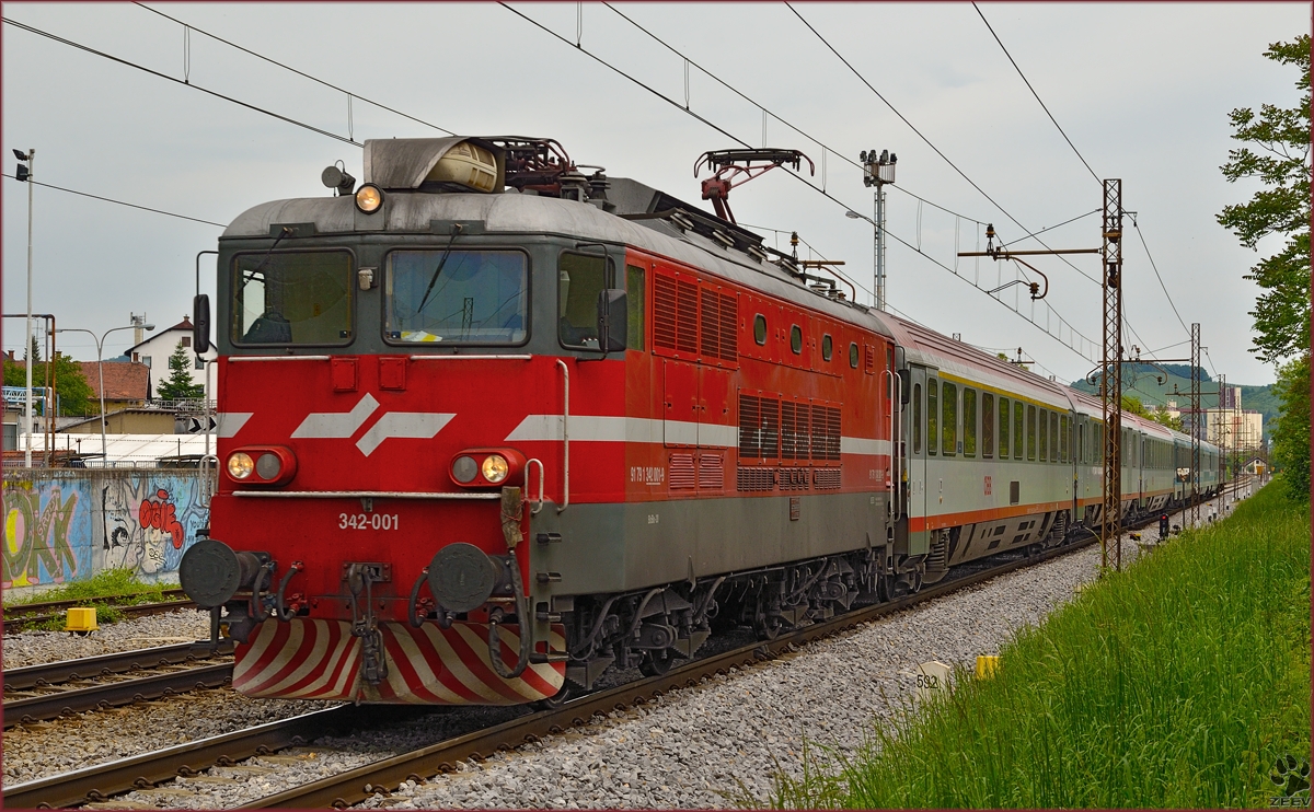 SŽ 342-001 zieht EC151 'Emona' durch Maribor-Tabor Richtung Ljubljana. /7.5.2014