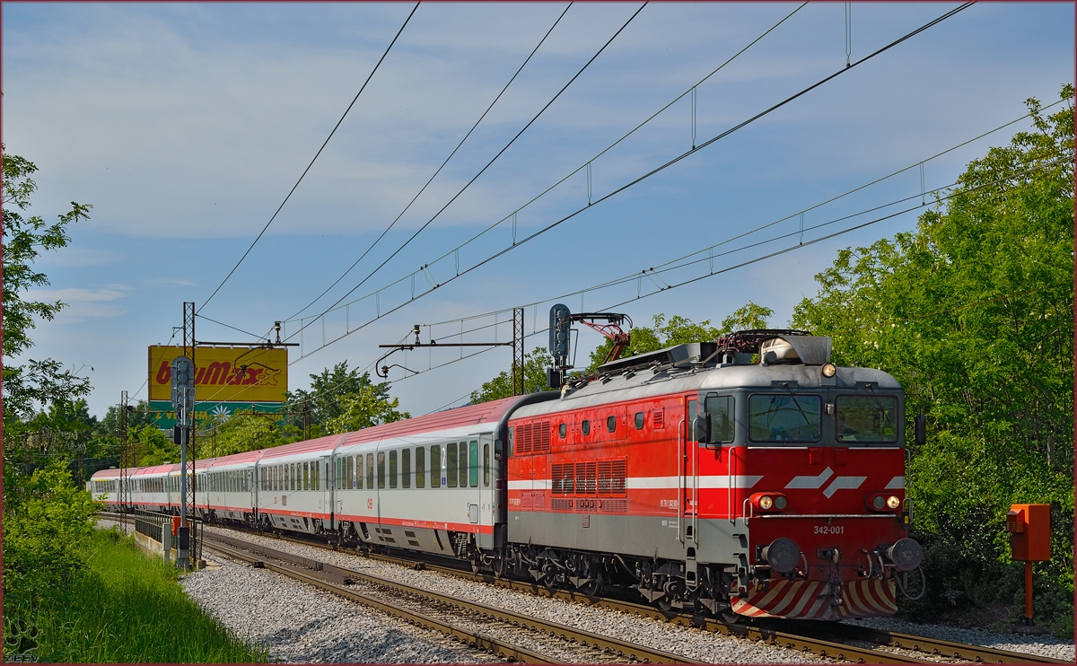 SŽ 342-001 zieht EC158 'Croatia' durch Maribor-Tabor Richtung Wien. /7.5.2014