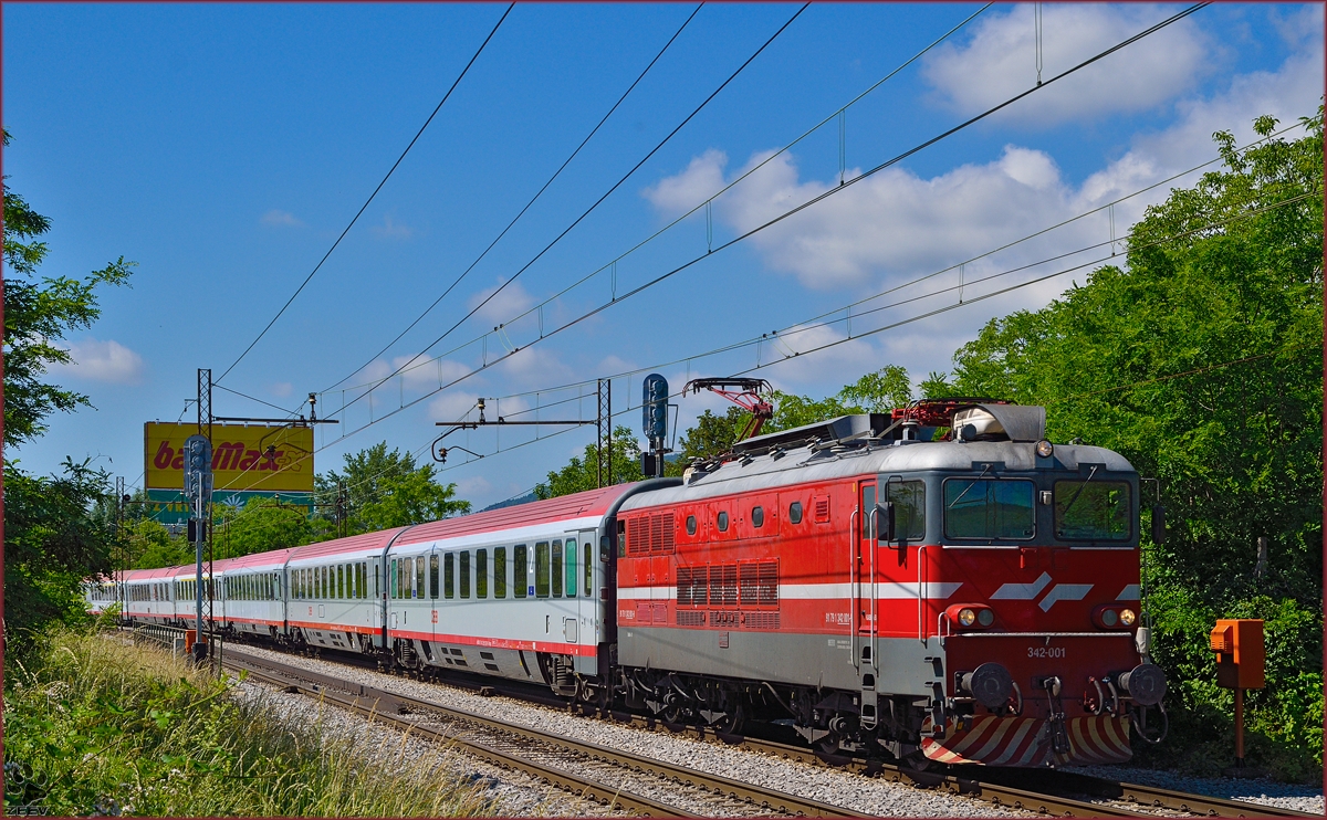 SŽ 342-001 zieht EC158 'Croatia' durch Maribor-Tabor Richtung Wien. /6.6.2014