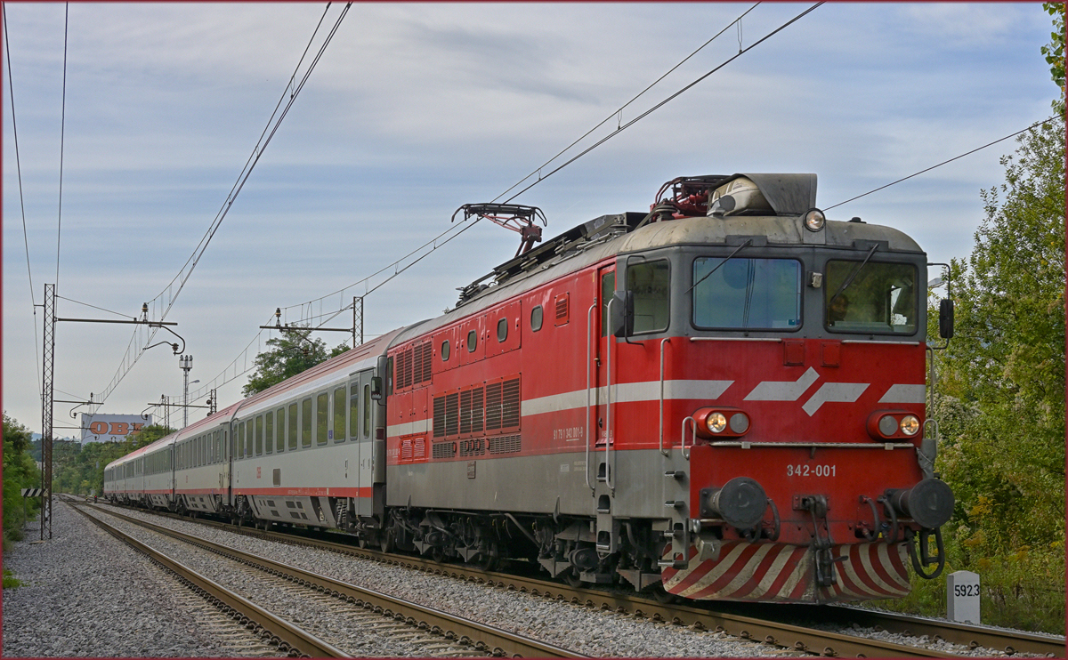 SŽ 342-001 zieht EC158 durch Maribor-Tabor Richtung Wien. /22.9.2021