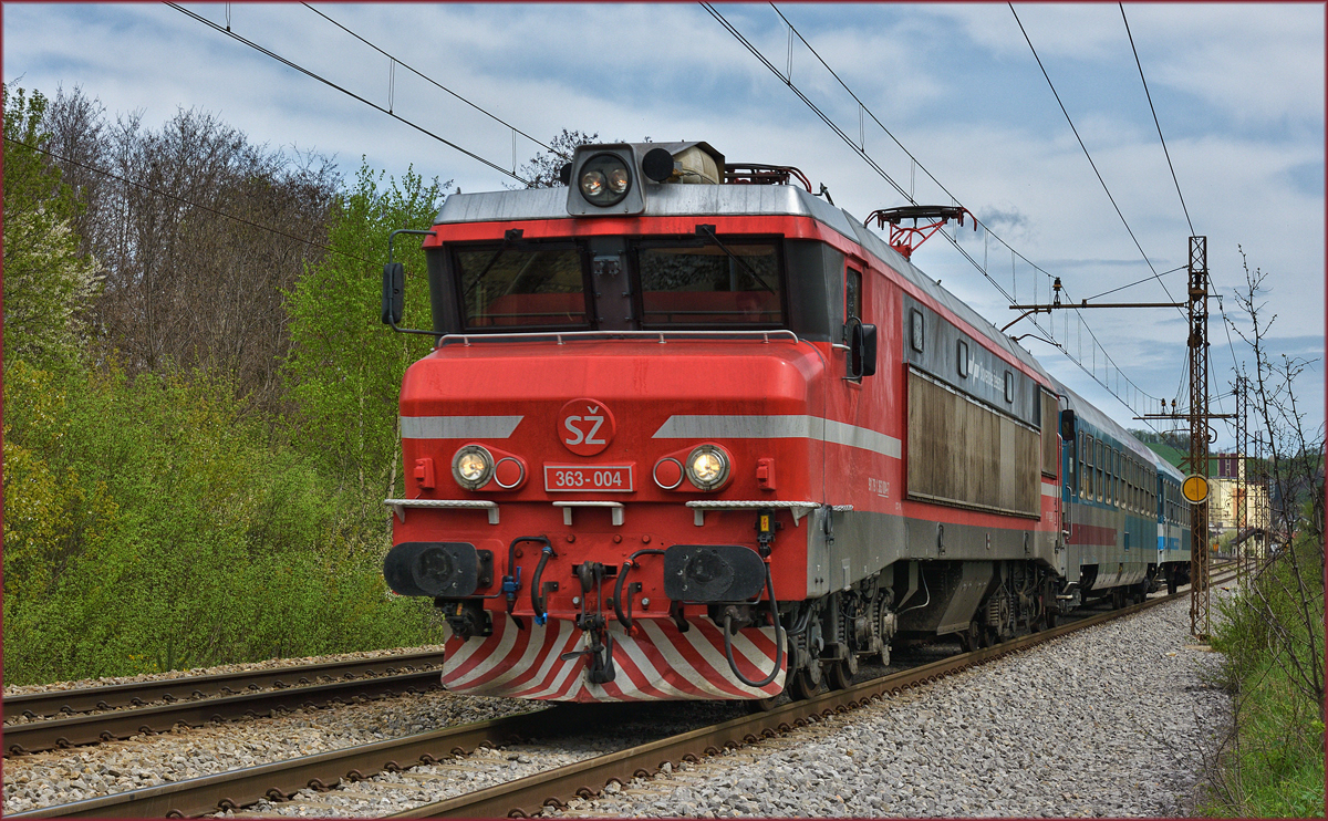 SŽ 342-004 zieht Personenzug durch Maribor-Tabor Richtung Ormož. /17.4.2018