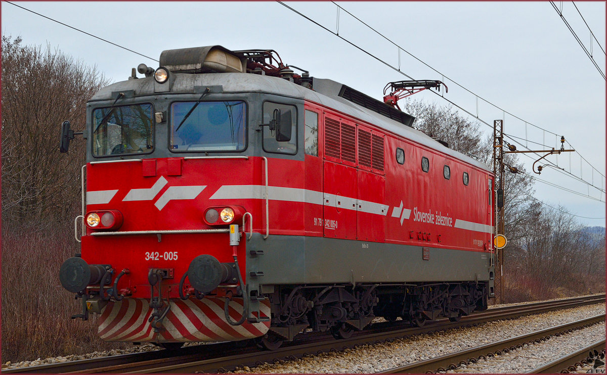 SŽ 342-005 fährt als Lokzug durch Maribor-Tabor Richtung Tezno Verschiebebahnhof. /7.1.2014