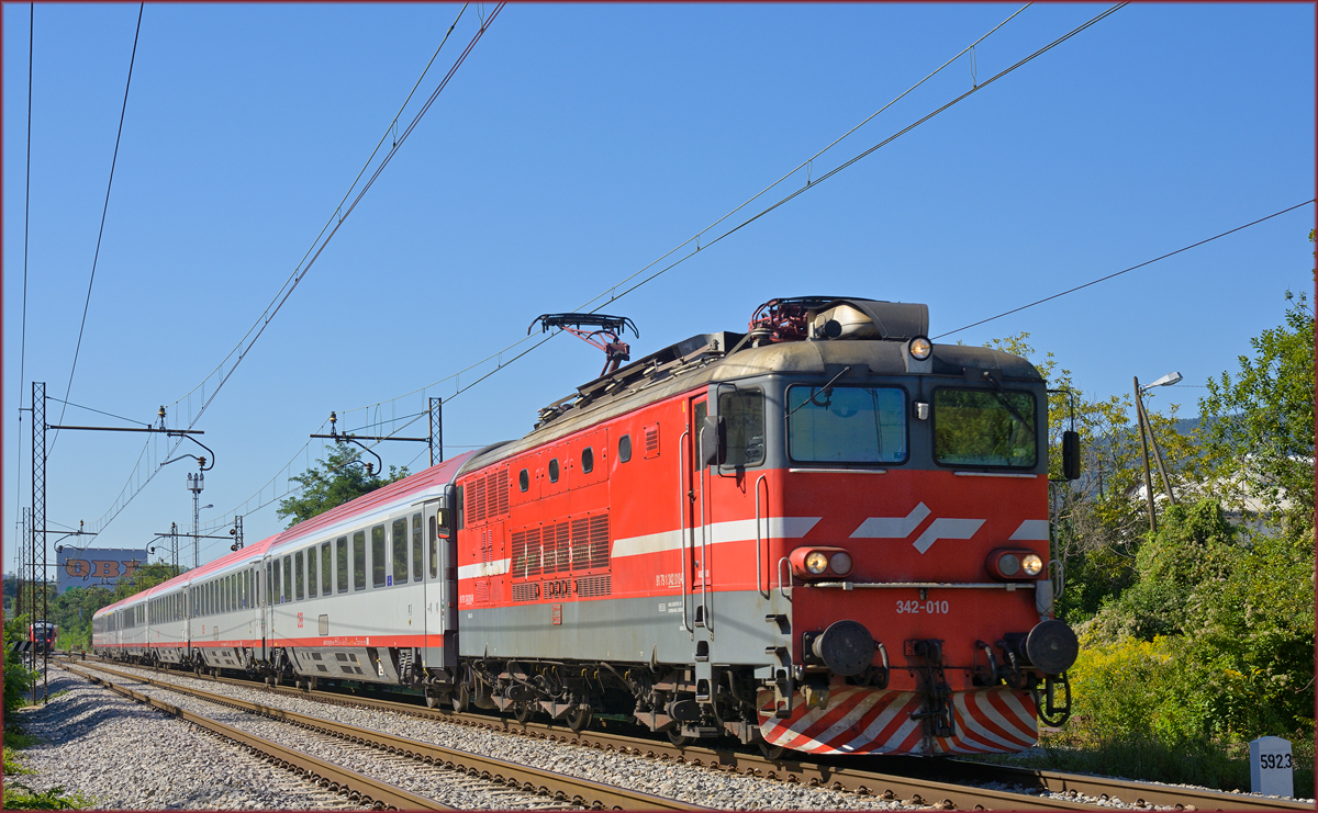 SŽ 342-010 zieht EC 158 Croatia durch Maribor-Tabor Richtung Wien. /4.9.2019