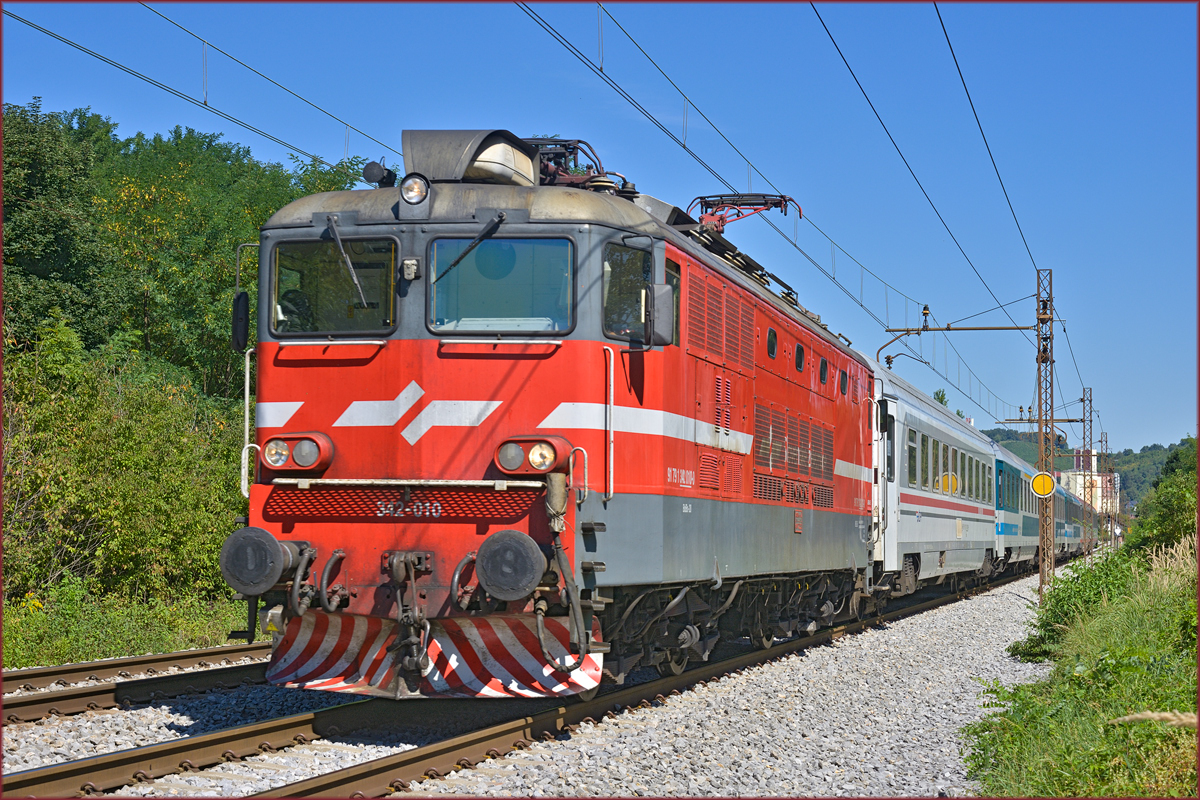 SŽ 342-010 zieht EC151 durch Maribor-Tabor Richtung Ljubljana. /4.9.2019