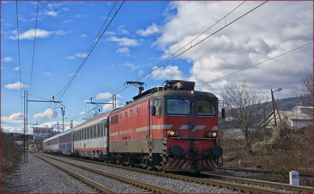 SŽ 342-010 zieht EC158 durch Maribor-Tabor Richtung Wien. /5.2.2020