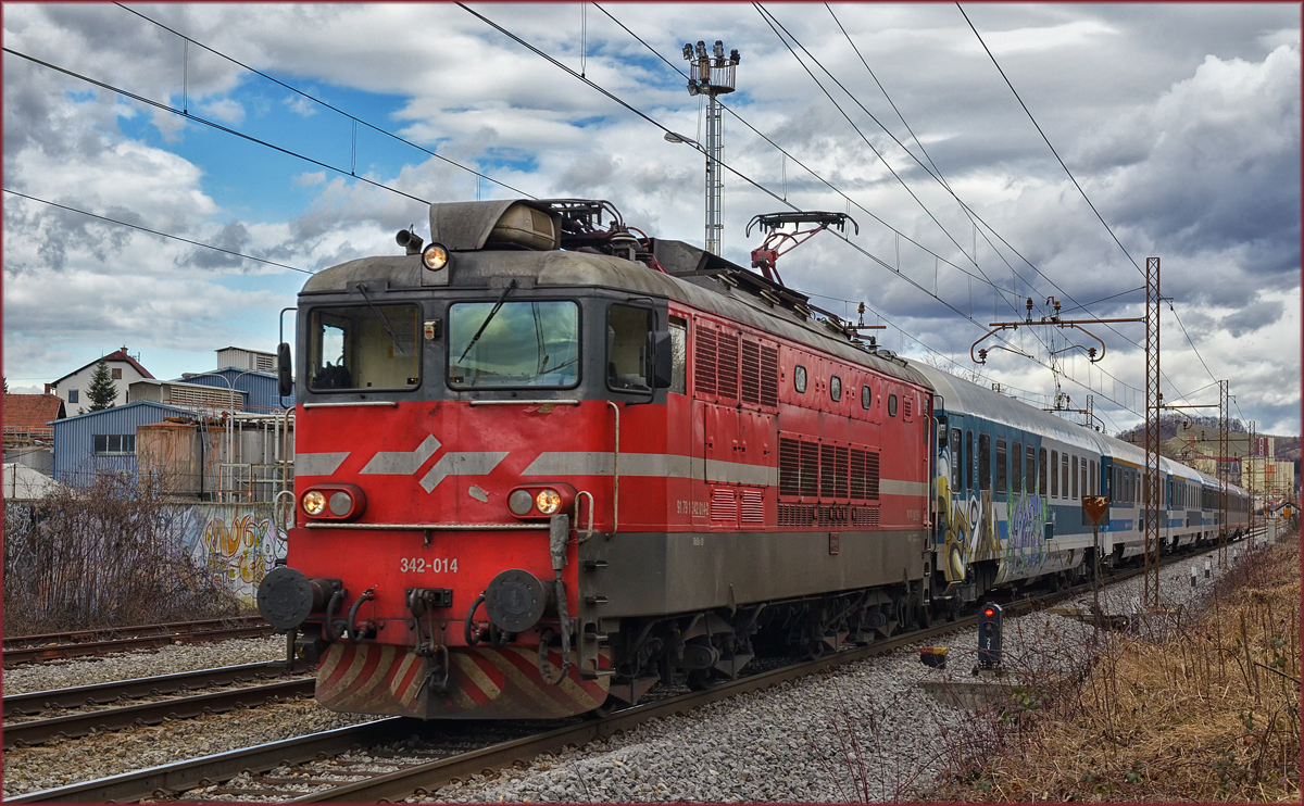 SŽ 342-014 zieht EC151 durch Maribor-Tabor Richtung Ljubljana. /10.3.2017