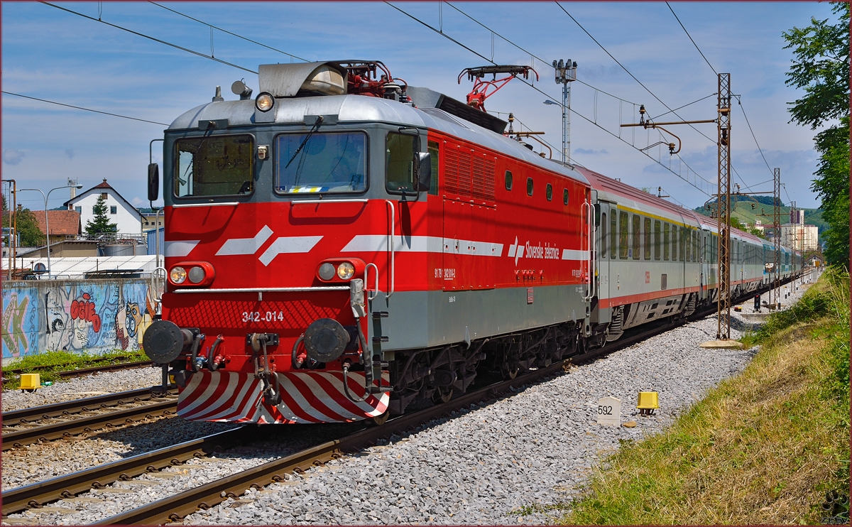 SŽ 342-014 zieht EC151 'Emona' durch Maribor-Tabor Richtung Ljubljana. /16.6.2014