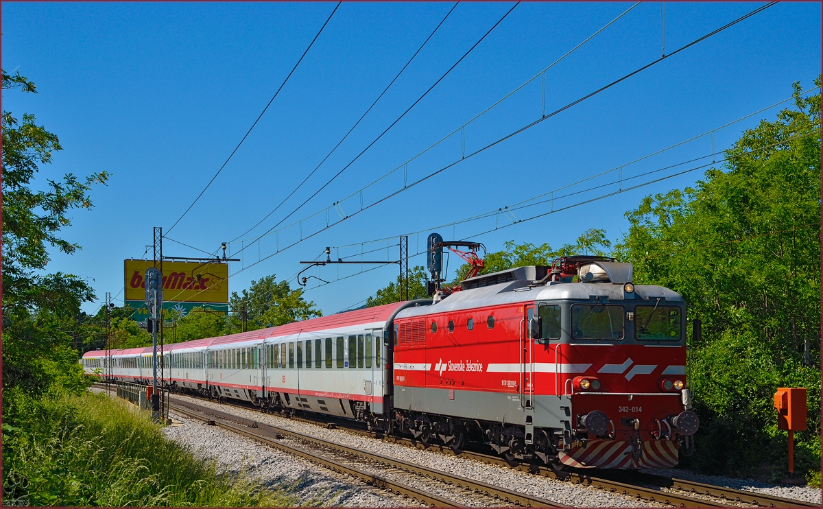SŽ 342-014 zieht EC158 'Croatia' durch Maribor-Tabor Richtung Wien. /20.5.2014