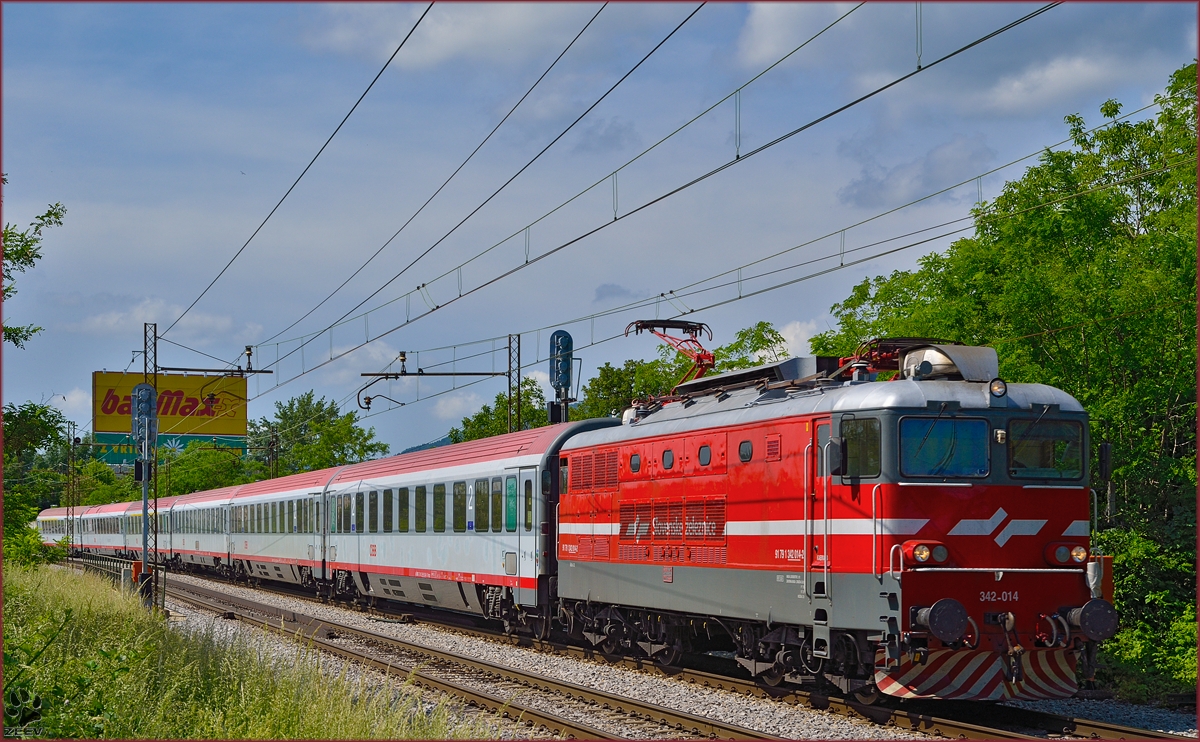 SŽ 342-014 zieht EC158 'Croatia' durch Maribor-Tabor Richtung Wien. /26.5.2014