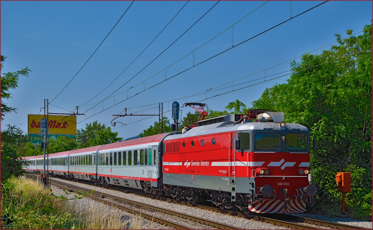 SŽ 342-014 zieht EC158 'Croatia' durch Maribor-Tabor Richtung Wien. /13.6.2014