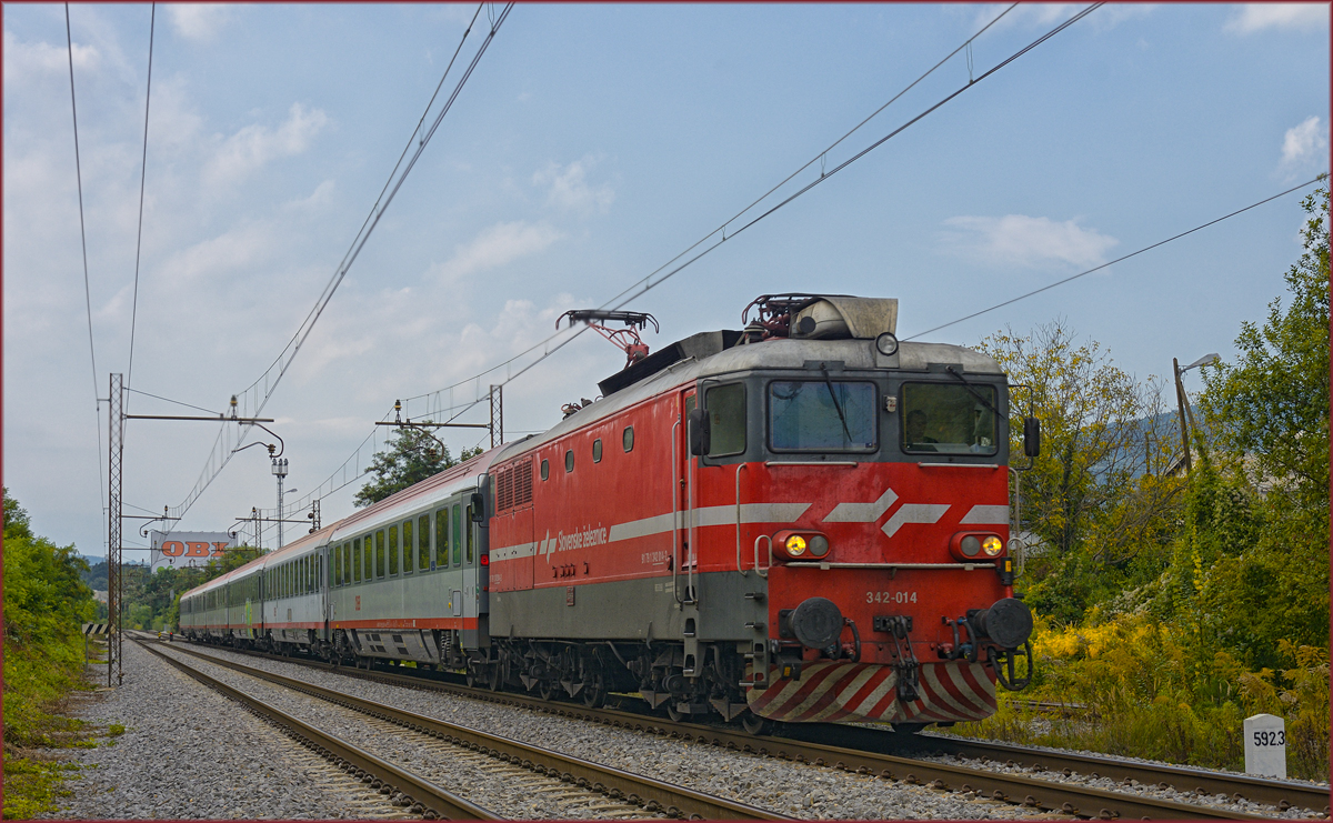 SŽ 342-014 zieht EC158 durch Maribor-Tabor Richtung Wien. /17.9.2020