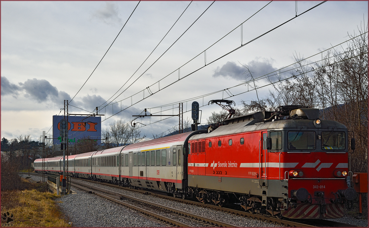 SŽ 342-014 zieht EC158 durch Maribor-Tabor Richtung Wien. /9.2.2016