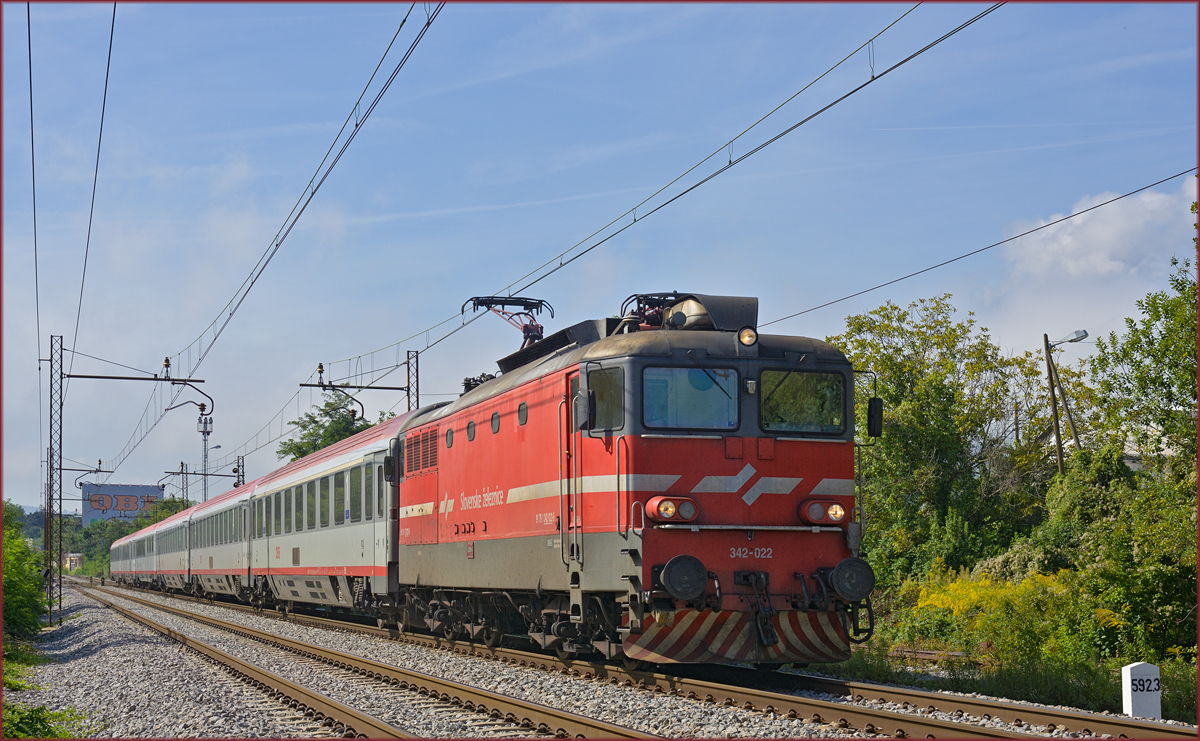 SŽ 342-022 zieht EC 158 Croatia durch Maribor-Tabor Richtung Wien. /10.9.2019